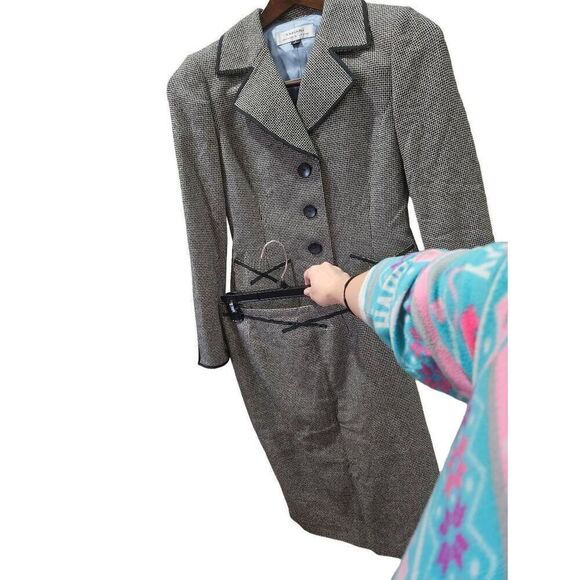 Tahari 4 skirt suit - Picture 7 of 16